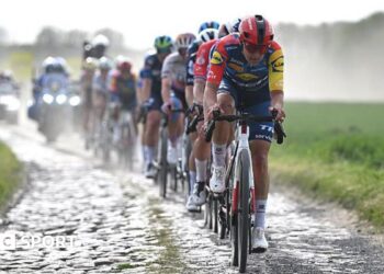 Lucinda Brand competes at Paris-Roubaix