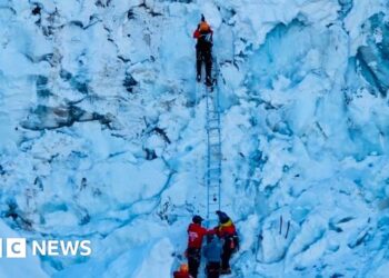 Path cleared for Everest climbers after huge ice block