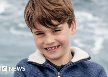 Prince Louis holiday photo released to mark eighth birthday