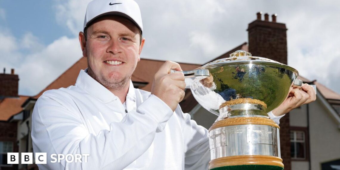 Robert MacIntyre with the Scottish Open trophy