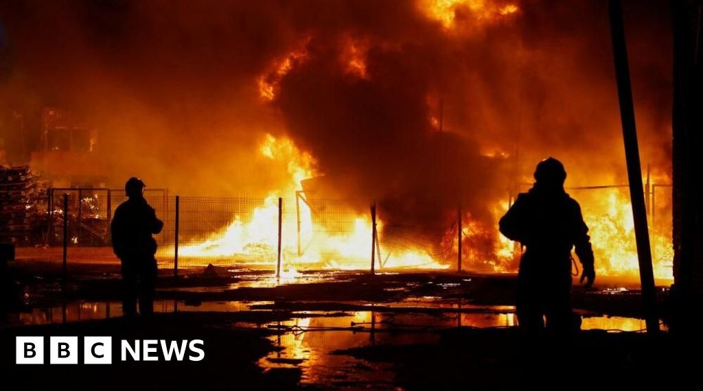 Russian attacks leave three dead in Ukraine