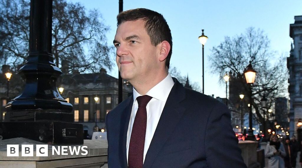 Sacked civil servant to speak out in Mandelson vetting row