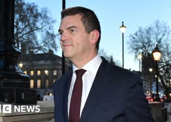 Sacked civil servant to speak out in Mandelson vetting row