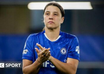 Sam Kerr claps