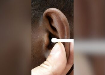 Should we be using cotton buds to clean our ears?
