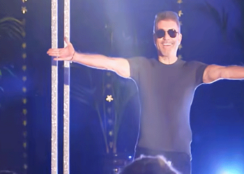Simon Cowell surprises school choir in pretend statue unveiling