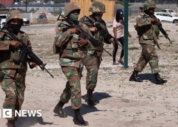 South African army arrive in crime hotspots to help tackle gangs