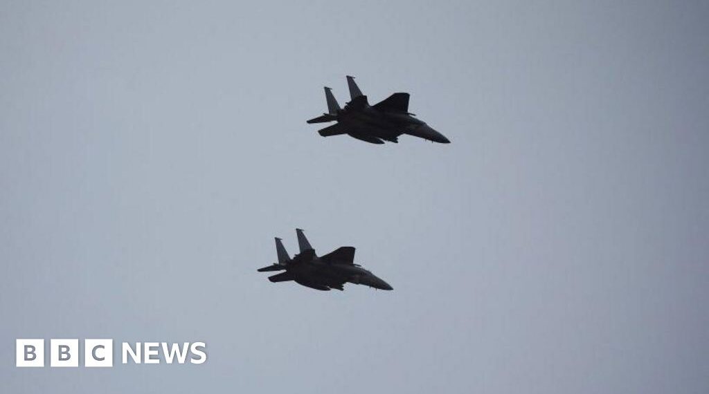 South Korean fighter jets collided due to pilots taking pictures, report finds