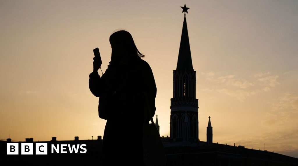 Steve Rosenberg: Kremlin's tightening grip on internet fuels Russian discontent