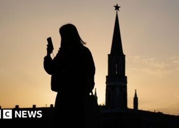Steve Rosenberg: Kremlin's tightening grip on internet fuels Russian discontent