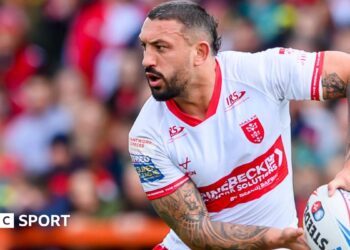 Elliot Minchella in action for Hull KR