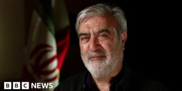 Tehran will never cede control of Strait of Hormuz, senior Iranian politician tells BBC