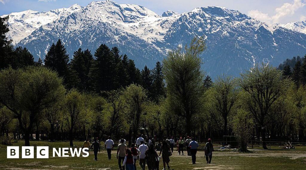 The Kashmir town trying to win back tourists after a deadly attack