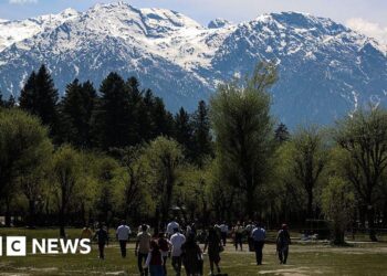 The Kashmir town trying to win back tourists after a deadly attack