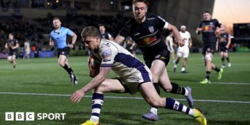 Noah Heward about to touch down to score Bristol's fourth try as a Newcastle player tries to get near him