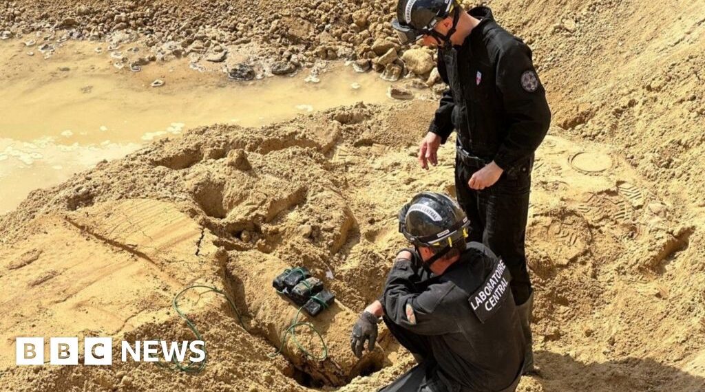 Thousands of Parisians evacuated as WW2 bomb detonated