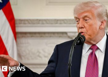 Trump buys time for Iran deal after frantic day of diplomacy