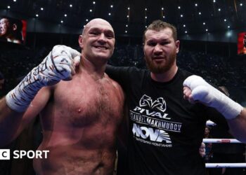 Tyson Fury and Arslanbek Makhmudov pose for photos in the ring