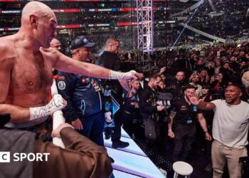 Tyson Fury calls out Anthony Joshua who is ringside