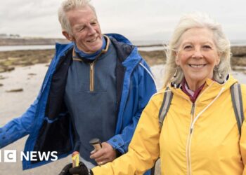 UK healthy life expectancy falls by two years in past decade