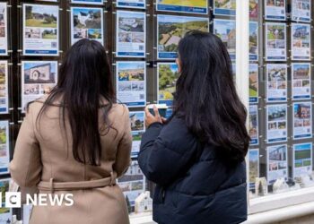 UK house prices fall as Iran war uncertainty dampens demand