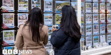 UK house prices fall as Iran war uncertainty dampens demand