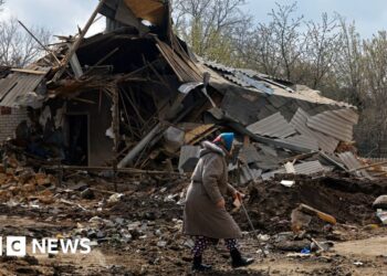 Ukraine and Russia accuse each other of hundreds of ceasefire violations