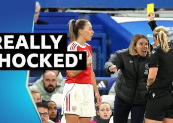 Katie McCabe, Sonia Bompastor shouting at referee.