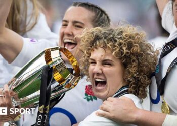Ellie Kildunne with Women's Six Nations trophy