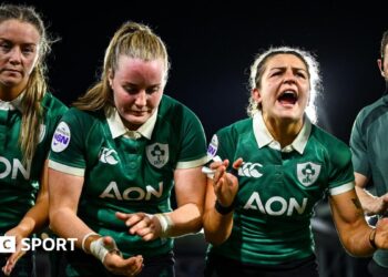 Erin King speaks to her team-mates
