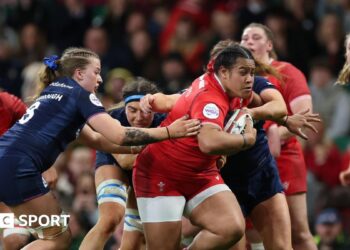 Sisilia Tuipulotu carries the ball for Wales