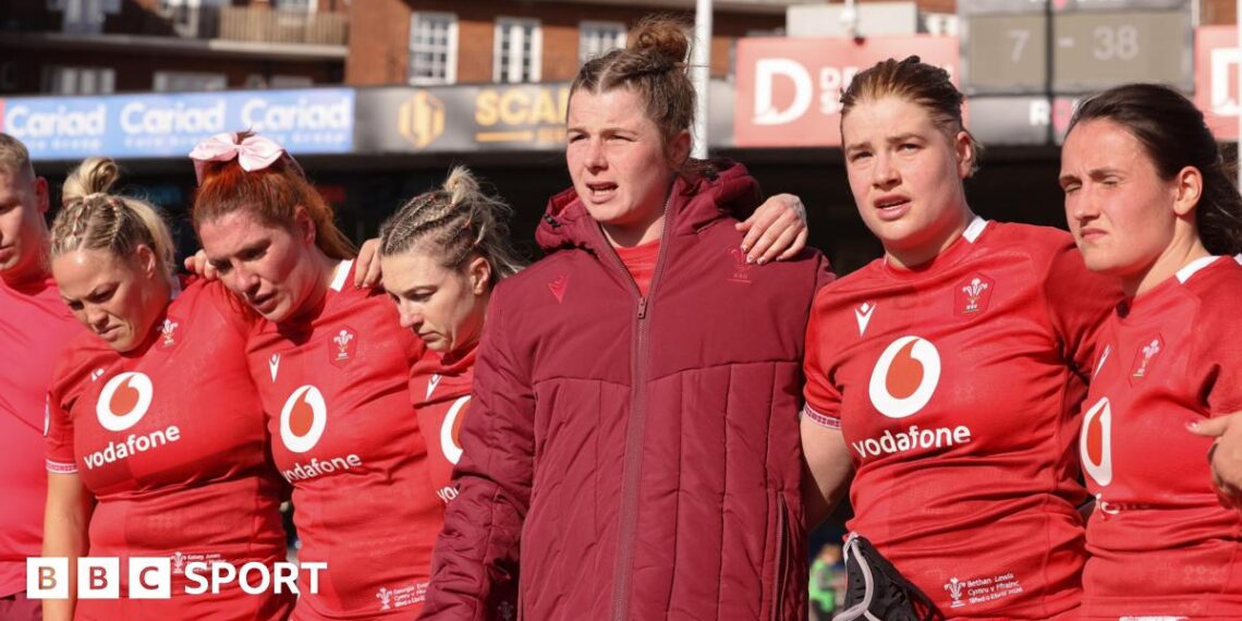 Kate Williams of Wales speaks to the players at the end of the match