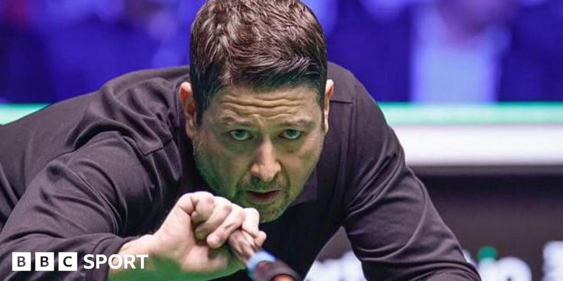 Matthew Stevens lines up a shot
