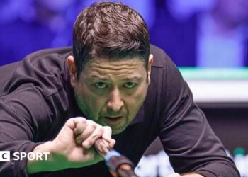 Matthew Stevens lines up a shot