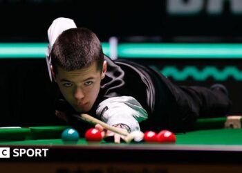 Michal Szubarczyk playing a shot