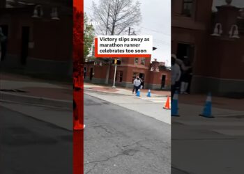 Runner wins Delaware Marathon by less than a second. #BBCNews