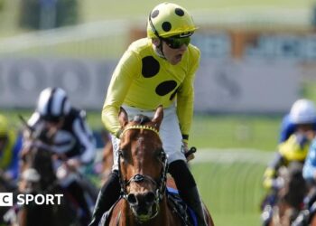 Billy Loughnane wins the 2,000 Guineas on Bow Echo