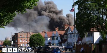 Around 100 firefighters tackle Golders Green blaze