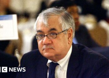 Barney Frank: One of the first openly gay US congressmen dies aged 86