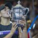 Bianca Andreescu kisses the US Open surrounded by confetti
