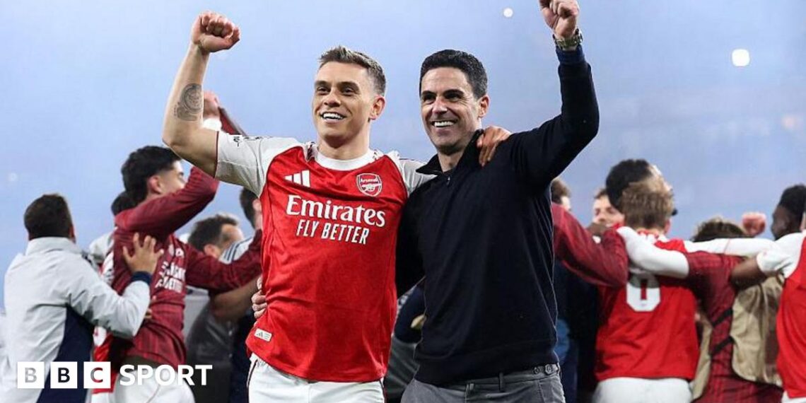 Leandro Trossard and Mikel Arteta celebrating on the Emirates Stadium pitch after beating Atletico Madrid.