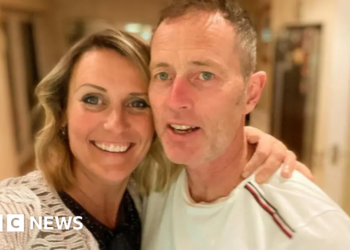 Contact with British couple held in Iran cut off, family says