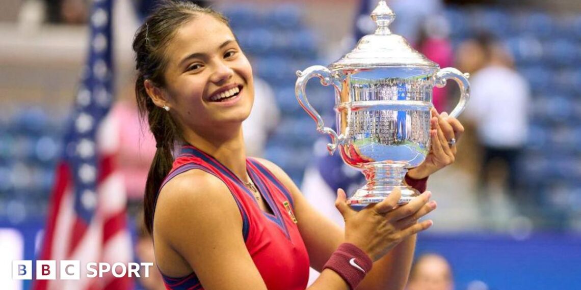 Emma Raducanu with the US Open trophy after her 2021 victory