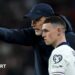 Thomas Tuchel pointing while stood next to Phil Foden.