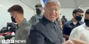 Far-right Israeli minister condemned for taunting handcuffed Gaza flotilla activists