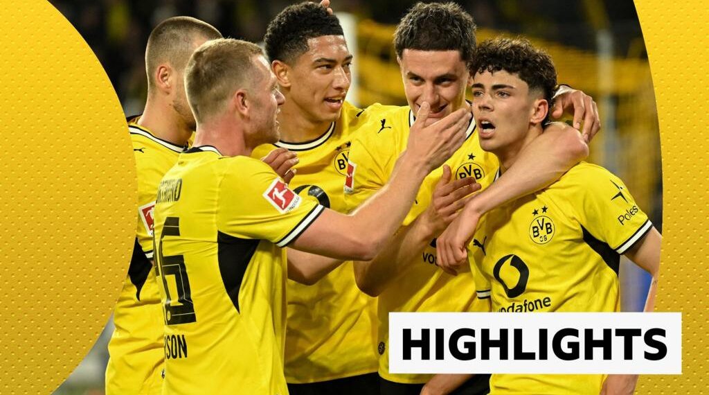 Borussia Dortmund players celebrating