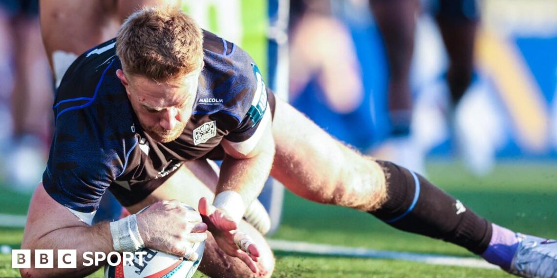 Kyle Steyn scores a try for Glasgow Warriors against Connacht