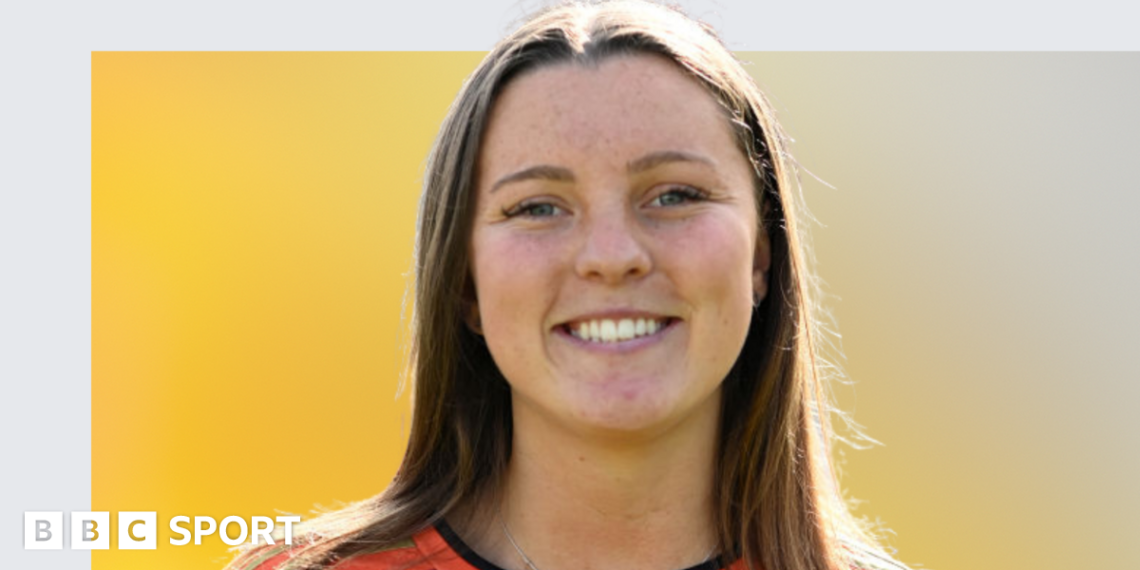 Column graphic of Grace Ballinger playing for Northern Superchargers