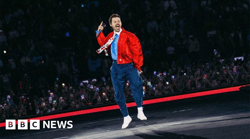 Harry Styles tour to review staging after fan complaints