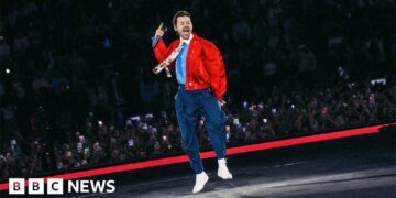 Harry Styles tour to review staging after fan complaints